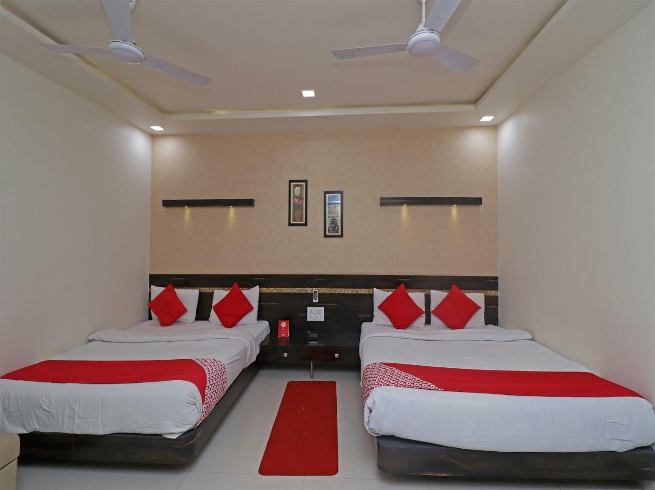 Отель Oyo 29012 Gayatri Palace Durg Экстерьер фото