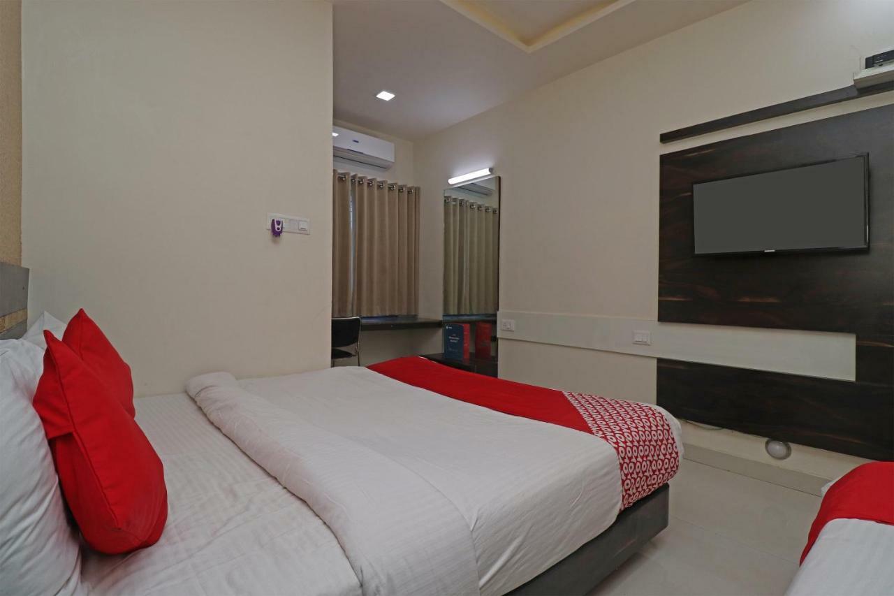 Отель Oyo 29012 Gayatri Palace Durg Экстерьер фото